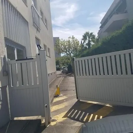Appartement Lumineux Avec Parking Prive Saint-Raphaël