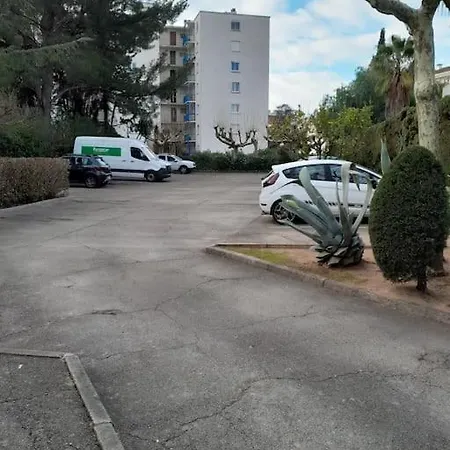 Lumineux Avec Parking Prive Appartement